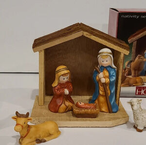 2003 Home of the holiday Nativity Set of 7